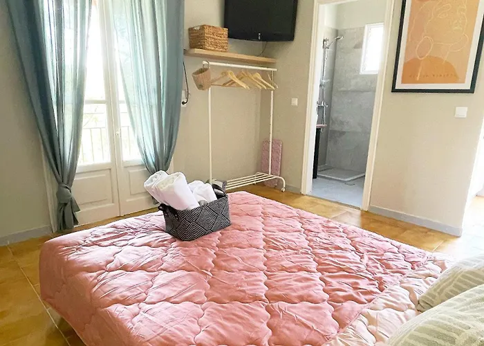 Elena's Aparthotel 3*